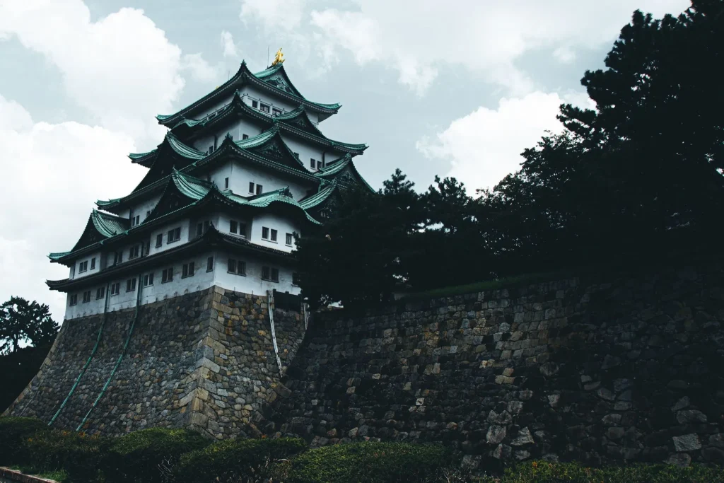 Pemandangan Kastil Nagoya yang megah di Prefektur Aichi.
