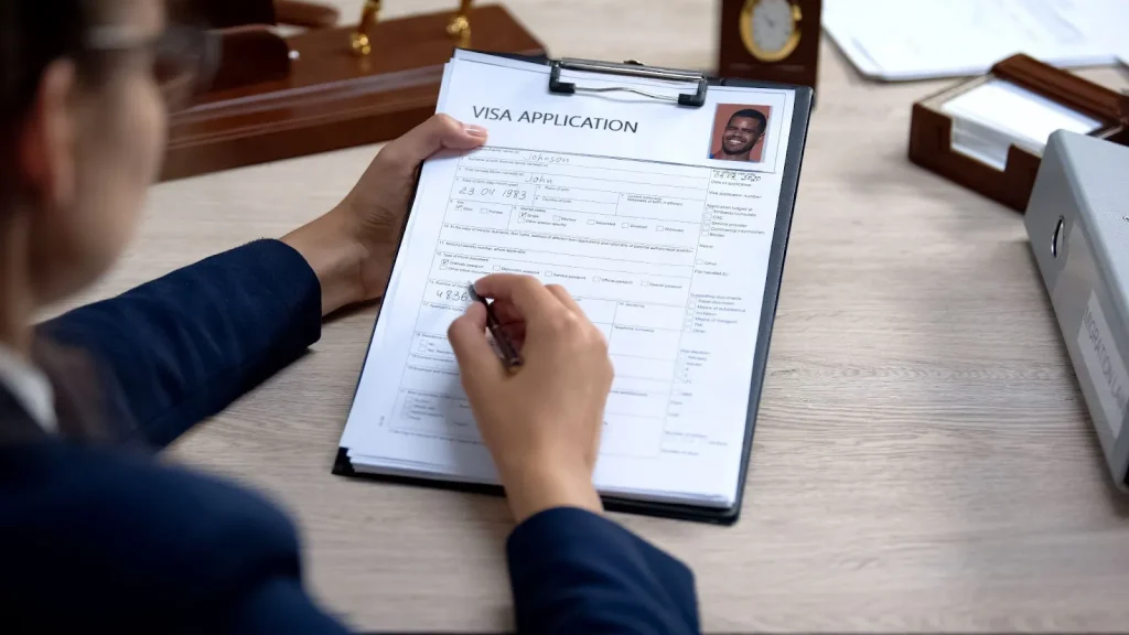 Sebuah visa Jepang yang tertempel di halaman paspor.