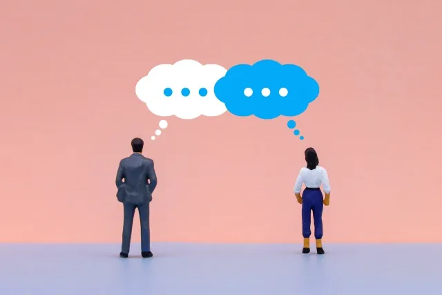 男性と女性が考えている