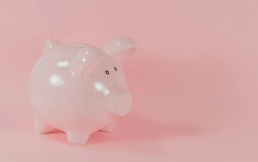 ピンクの豚の貯金箱